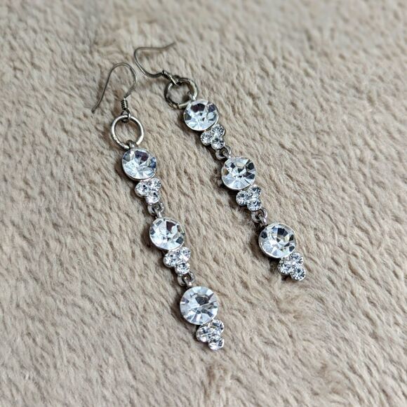Vintage Sparkly Clear Large Rhinestone Drop Pierced Earrings - Picture 3 of 8